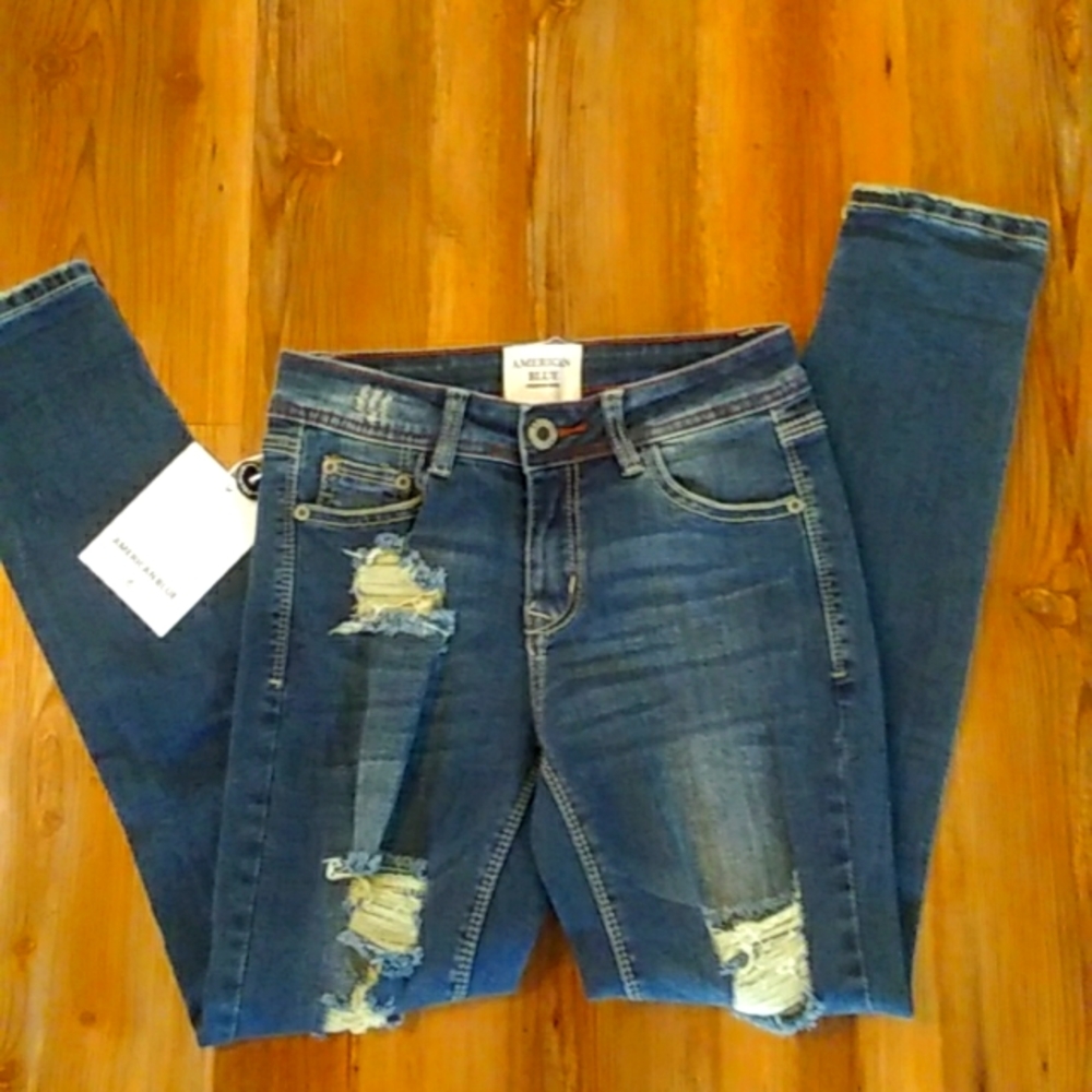 NWT AMERICAN BLUE PREMIUM DENIM SKINNY, STRETCHY, AND DISTRESSED JEANS. 48- EACH